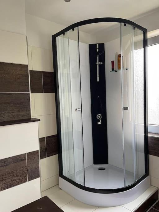 Duesseldorf Messe And Airport, 2-bedroom With Kitchen And Garden Apartment *